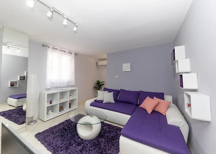 Happy Home Apartment